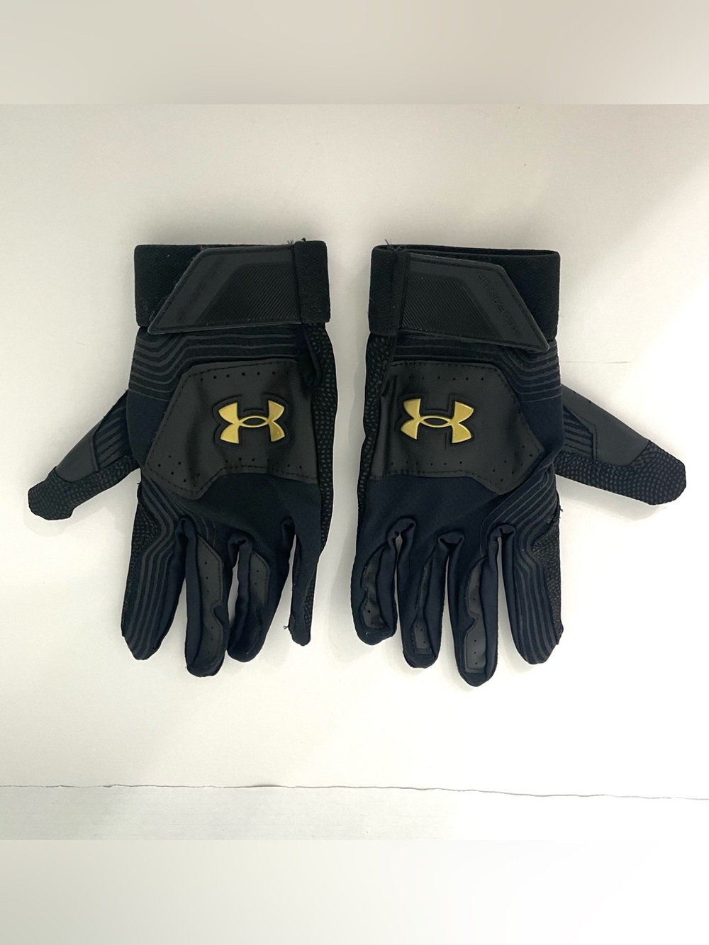 Under Armour Youth Clean Up Batting Gloves YLG Black Gold Training Grip Used